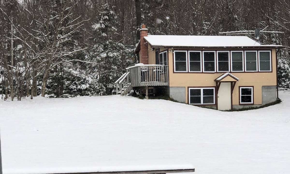 Holland House | 1 Bedroom Updated camp on Secluded Holland Pond