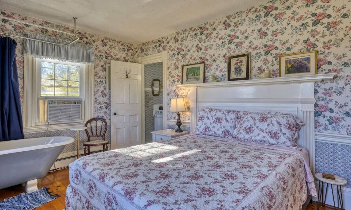 Trenton Apartment | 1 Lovely Suite in Bar Harbor Open Hearth Inn