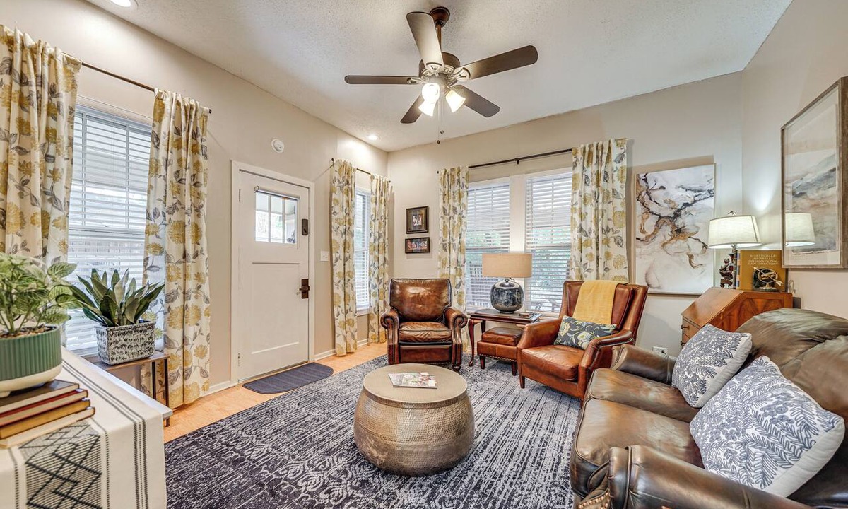 Texarkana Apartment | < 1 Mi to Dtwn Texarkana: Couple's Retreat w/Yard