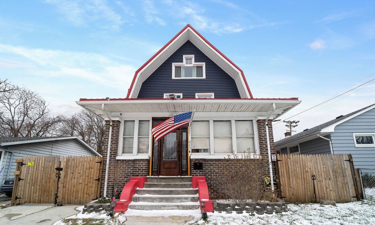 Erie House | 1 min to Lake & Lighthouse in Erie! Unique 3 Bedroom kid-friendly house with AC