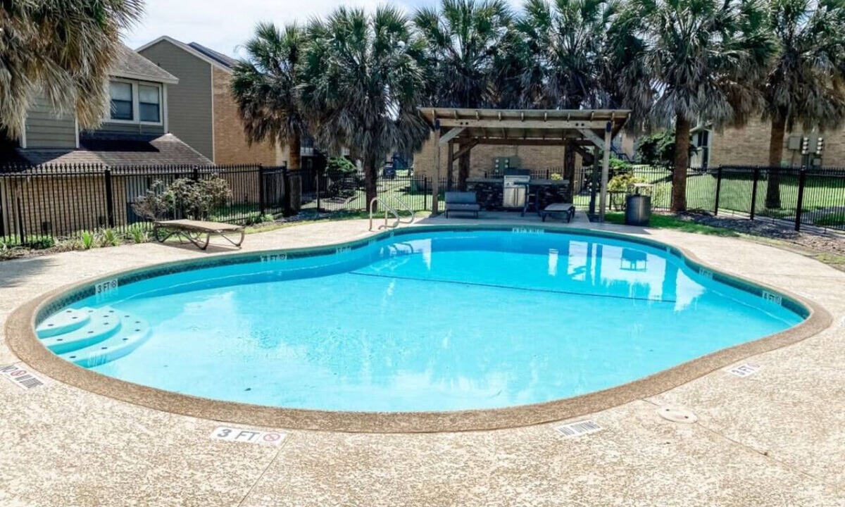 Northwest Corpus Christi Apartment | 10 Min to Downtown: Pet-friendly, TV with Parking