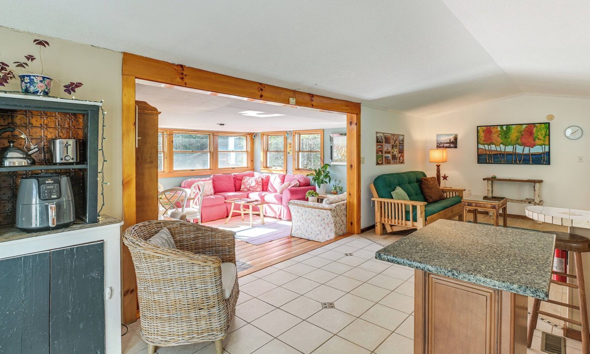 Trenton Cottage | 13 Mi to Acadia: Artistic Retreat in Nature