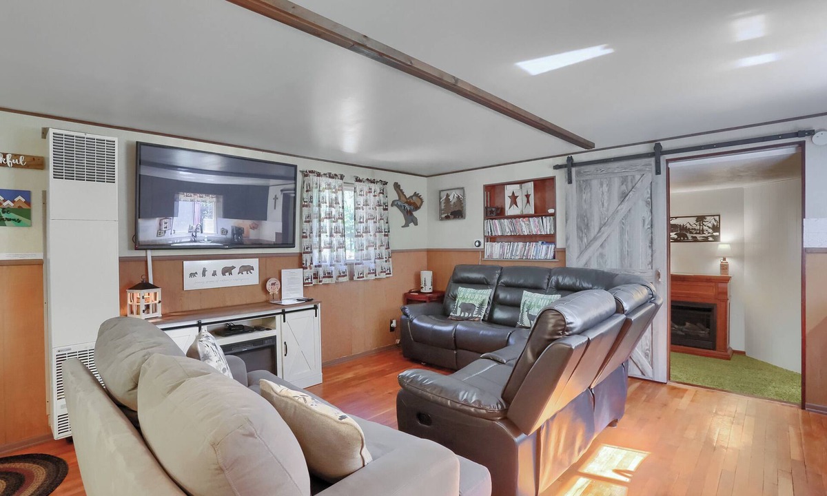 Tylersburg House | 15% off Spring Special | Pet Friendly | Wi-Fi | Firepit | TV
