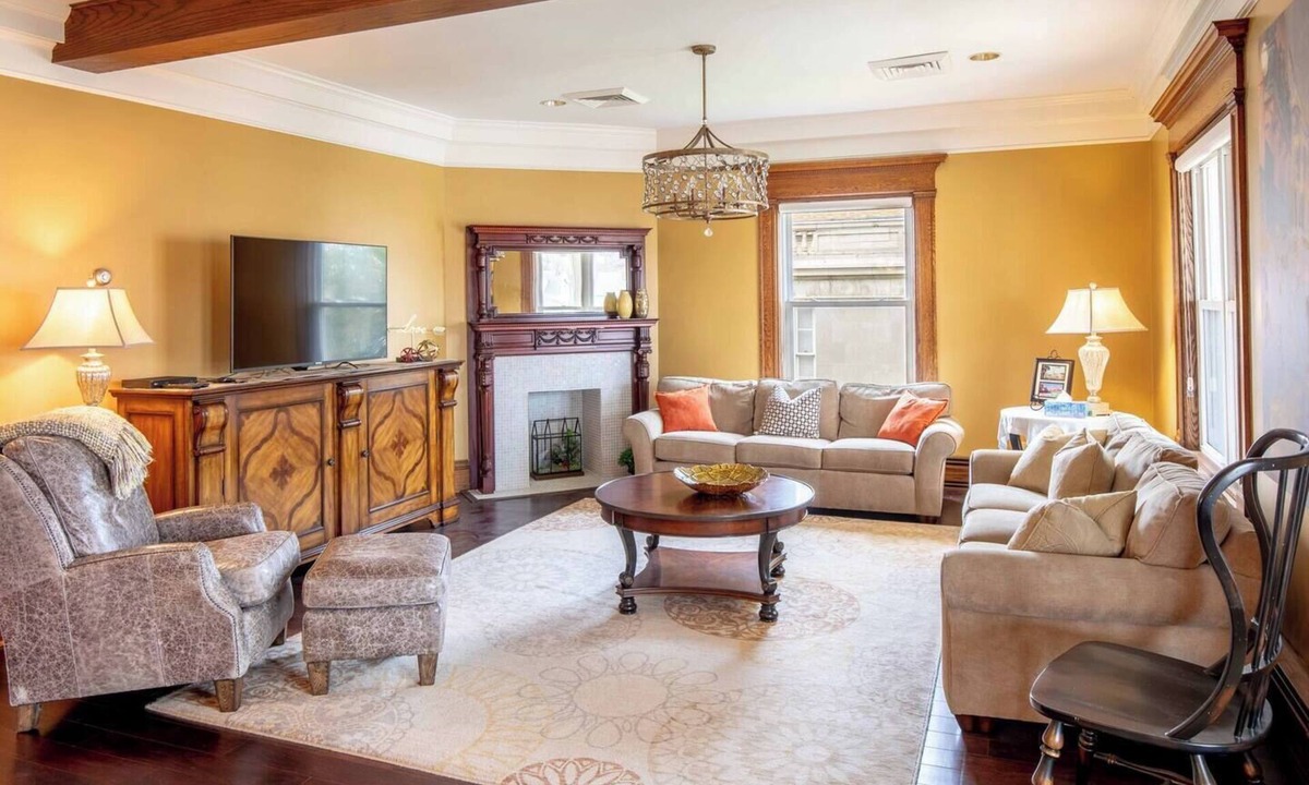Clarion House | 15% off Spring Special | Mansion | Pet-Friendly | Downtown