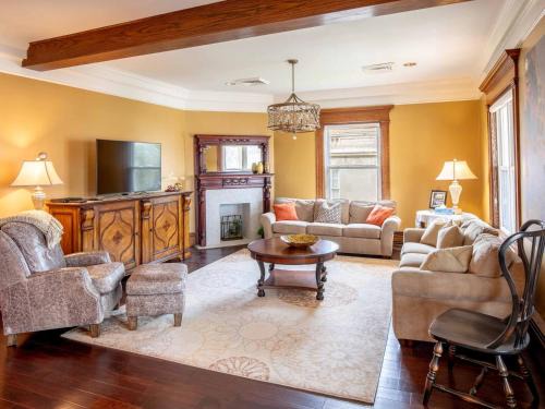 Clarion House | 15 off Summer Special Mansion Pet-Friendly