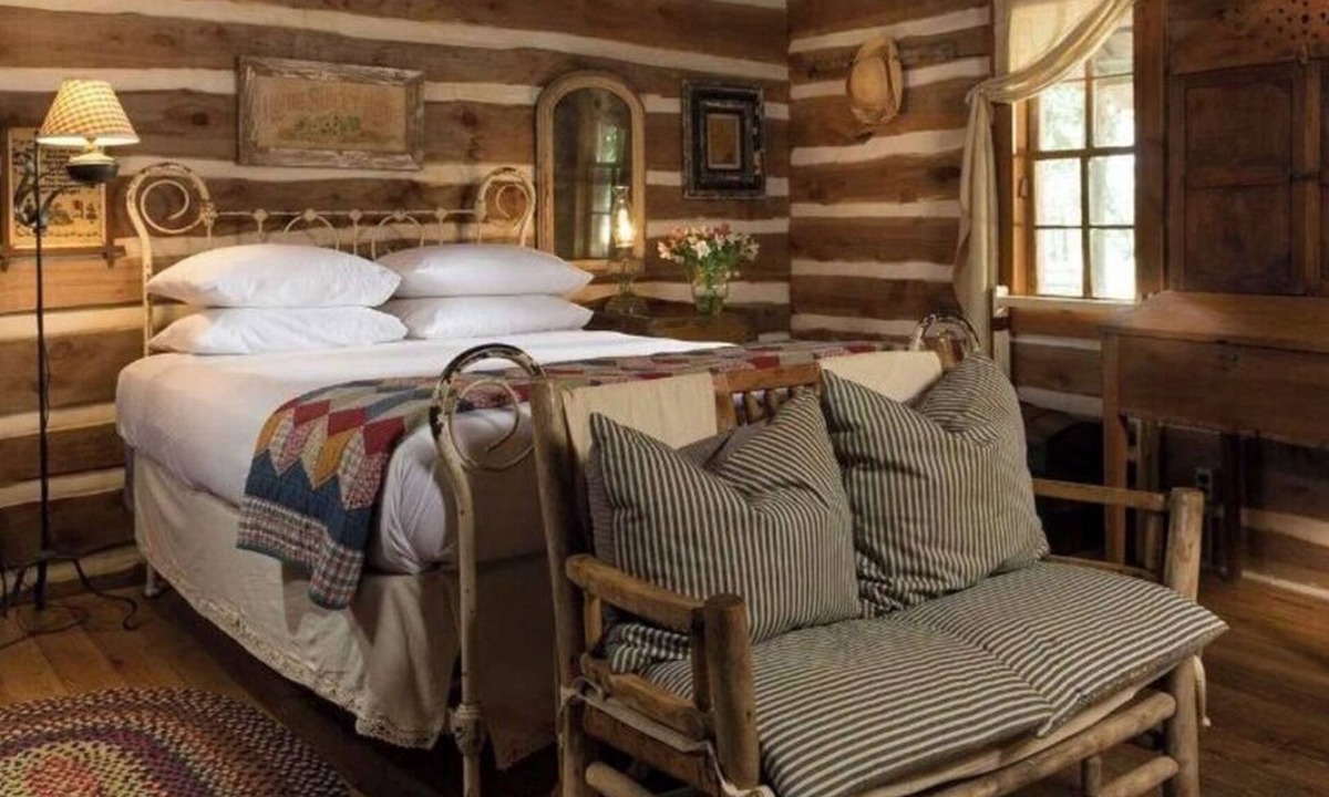 Cat Spring Cabin | 1800-style cedar Log Cabin on Blisswood Ranch with many optional activities!
