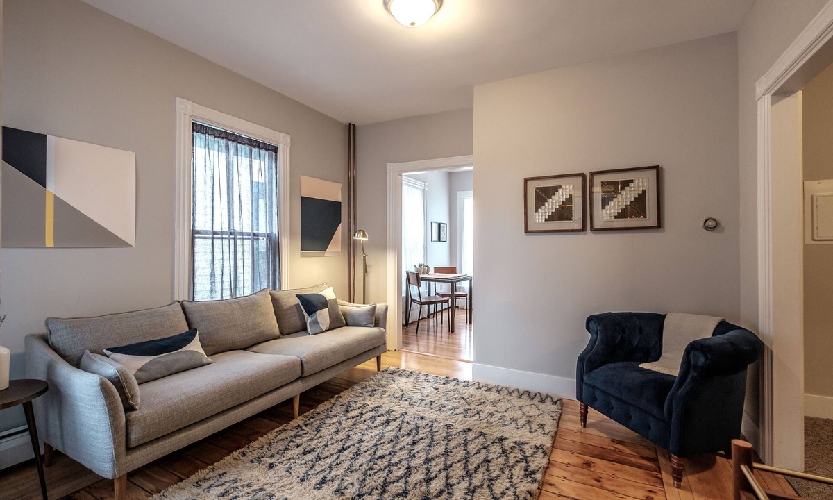 West End Apartment | 2 Bedroom Apartment Unit In Portland's Historic West End Neighborhood