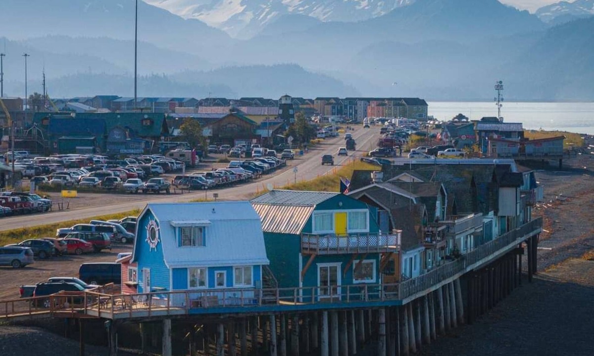 Homer House | 2 bedroom suite on the Homer Spit with 180 degree view of Kachemak Bay