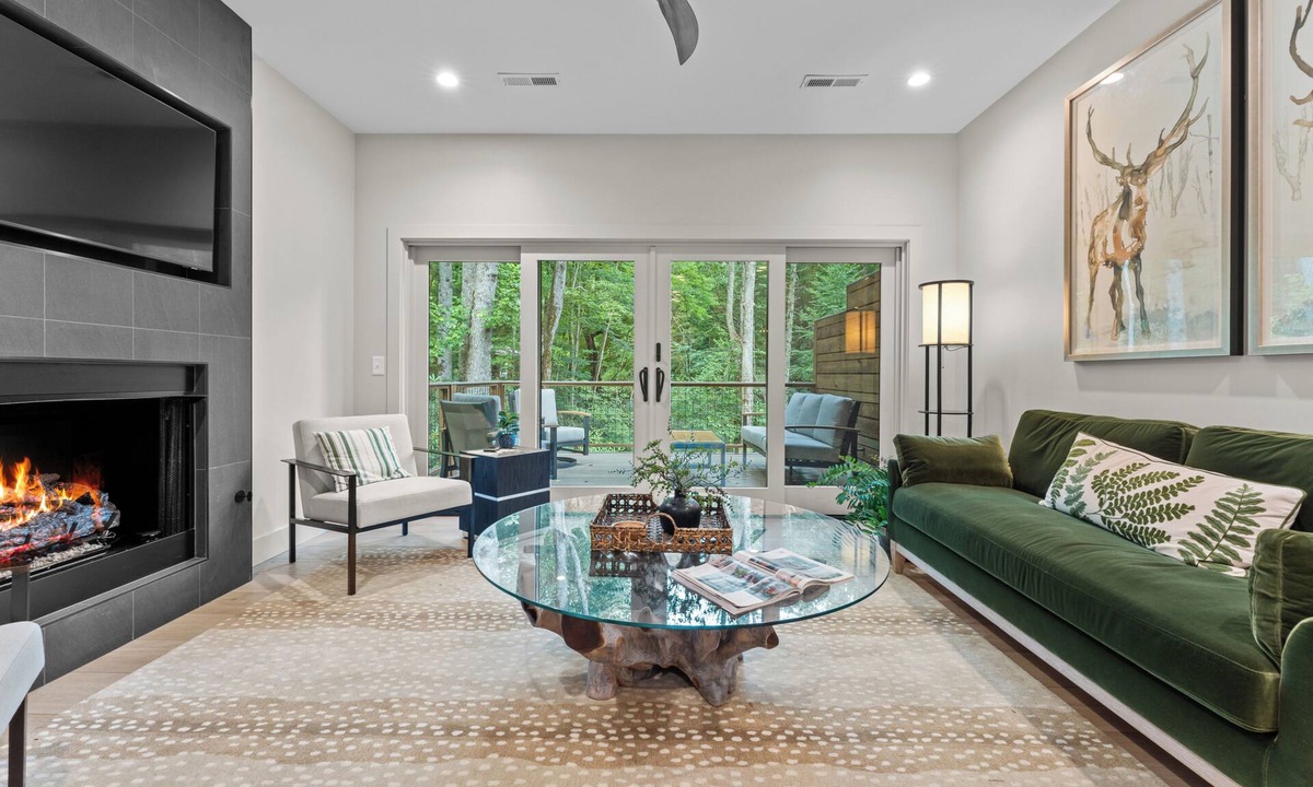 Highlands Hills House | 2-bedroom Townhome In Peaceful Highlands Available For Monthly Rentals