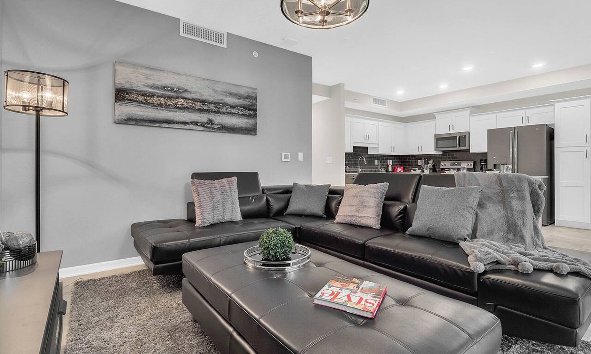 Bay Lake Apartment | 2 Bedrooms/2 Bathrooms/Storey Lake (3120-106 PC)