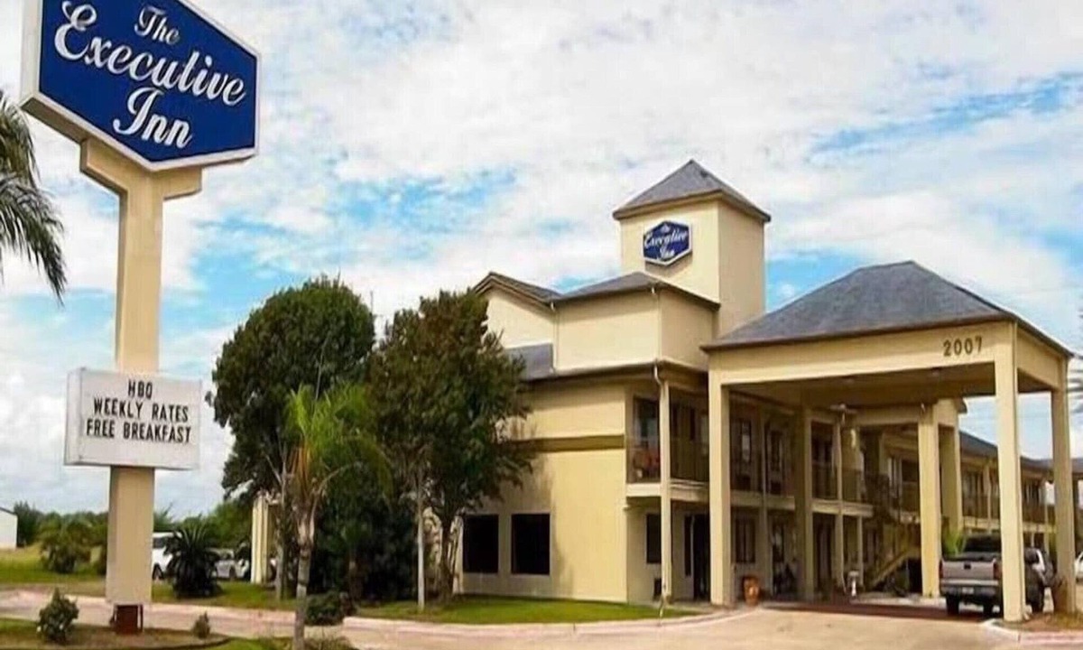 Port Lavaca Apartment | 2 Queen Accessible Smoking