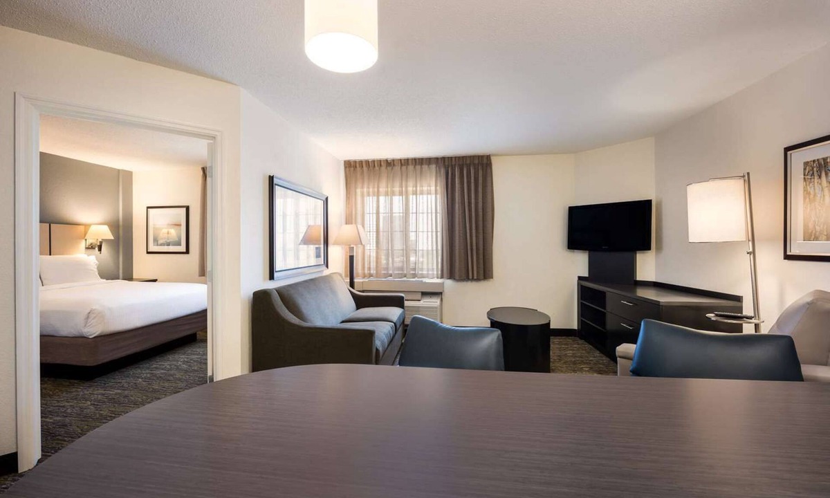 Morris Plains Hotel | 2 Spacious Suites w/Laundry and Full Kitchen and Near NYC Access