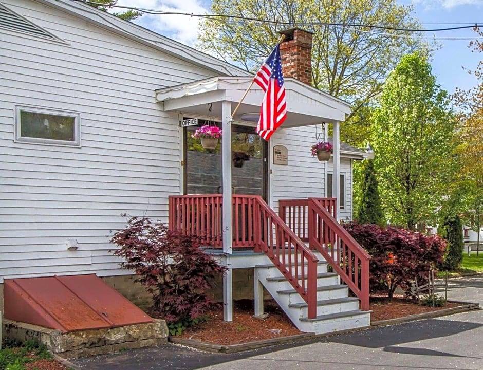 Brunswick Hotel | 2-Star Hotel ∙ Rodeway Inn & Suites Brunswick near Hwy 1