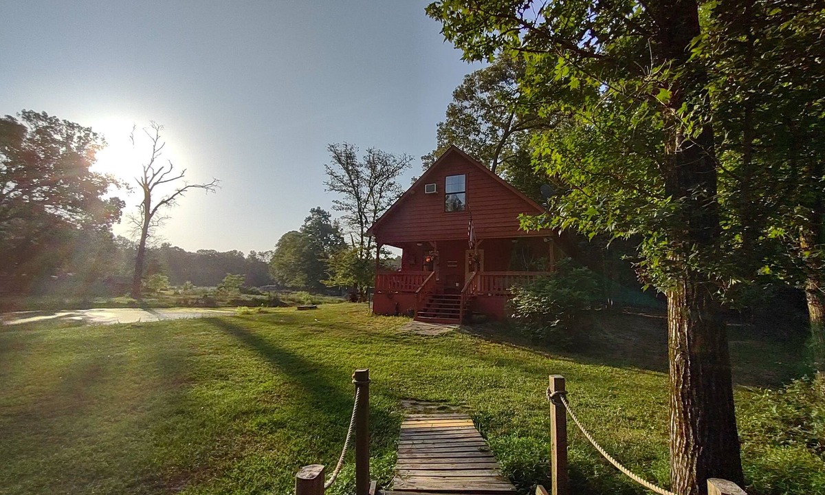 Flint Cabin | 2-Story Farm Cabin - Sleeps 5 - 50 Acres