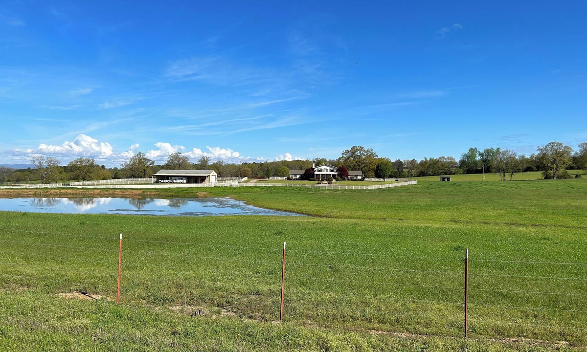 Center Ridge House | 2024 Solar Eclipse Destination at Two Creeks Ranch. No light pollution