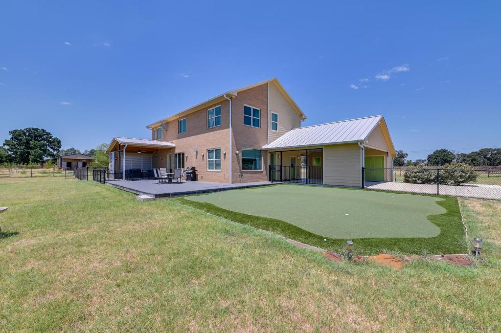 Weston House | 26-Acre Pilot Point Ranch Home w/Pool & Mini Golf