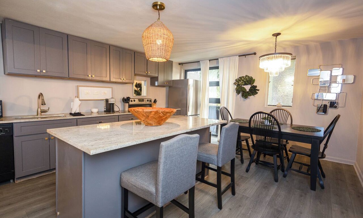 Old East Dallas Condo | 2BR/1.5BA furnished condo in Central Dallas with private patio and garden views. King + queen beds, modern kitchen, fast Wi-Fi, washer/dryer, gated parking. Resort courtyard with pool, sauna, cold plunge. Near Downtown.