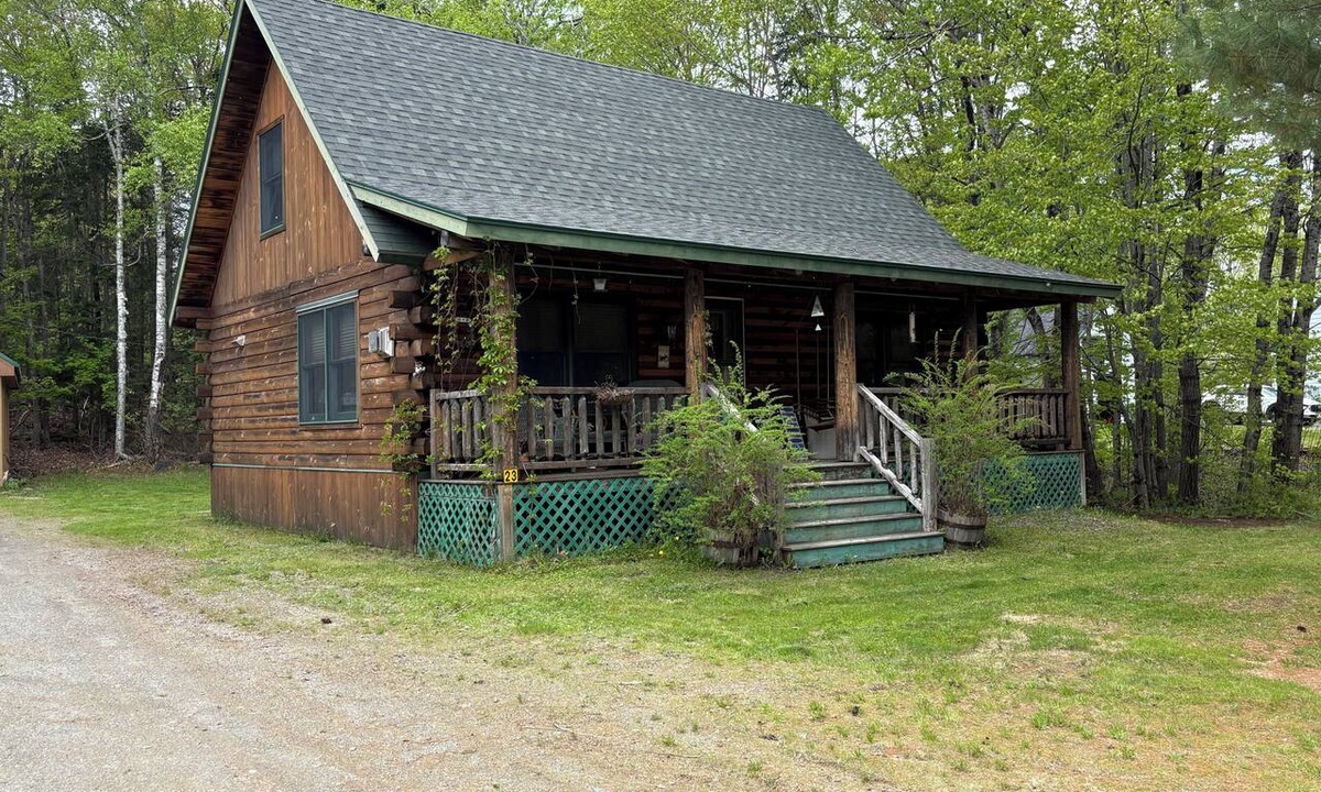 Greenville Junction Cabin | 3-bedroom cabin in heart of Greenville, WiFi, Roku, & snowmobile from driveway!