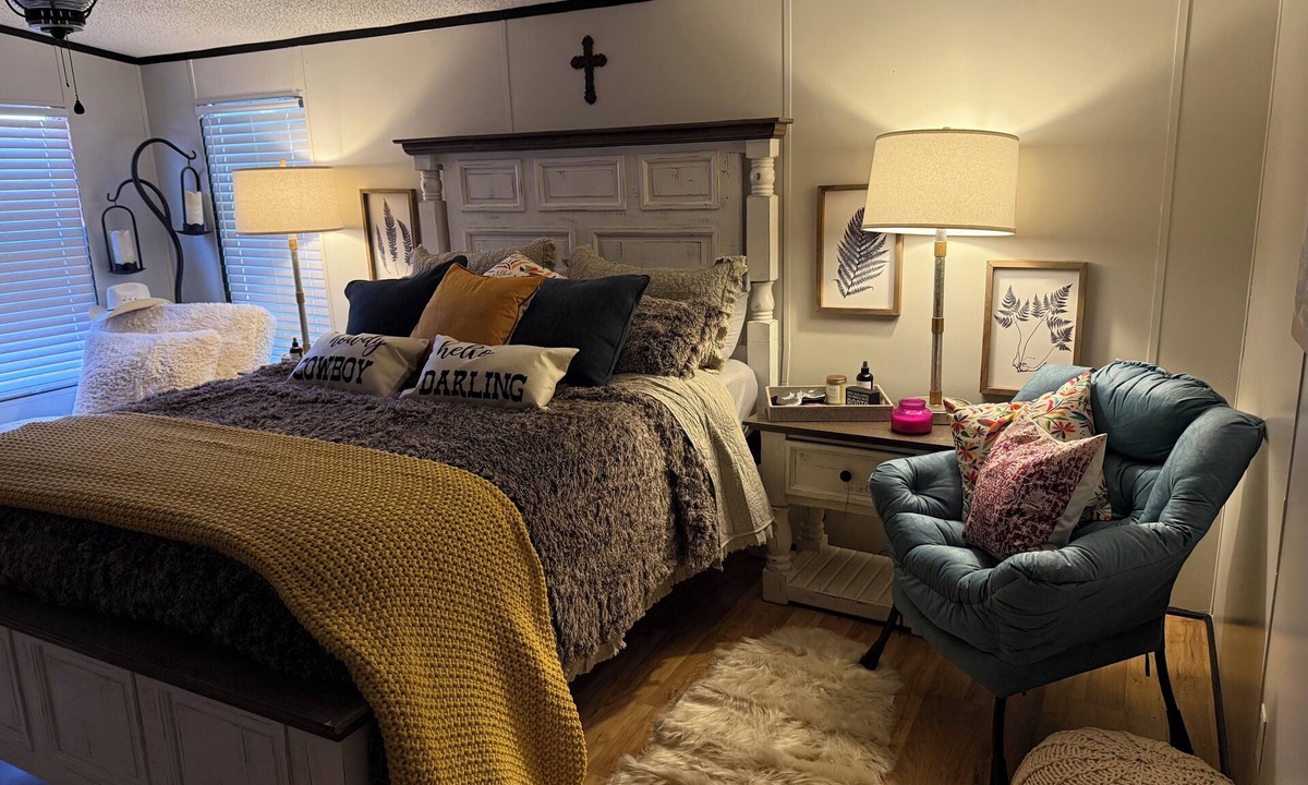 Bethany House | 3-bedroom country home remodeled in charming Keithville Ranch with AC, wi-fi.