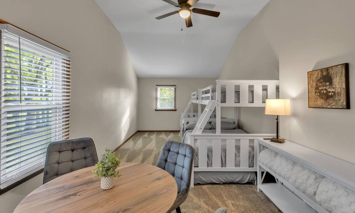 Crittenden House | 3 bedroom fully renovated house in Alden NY sleeps 12!