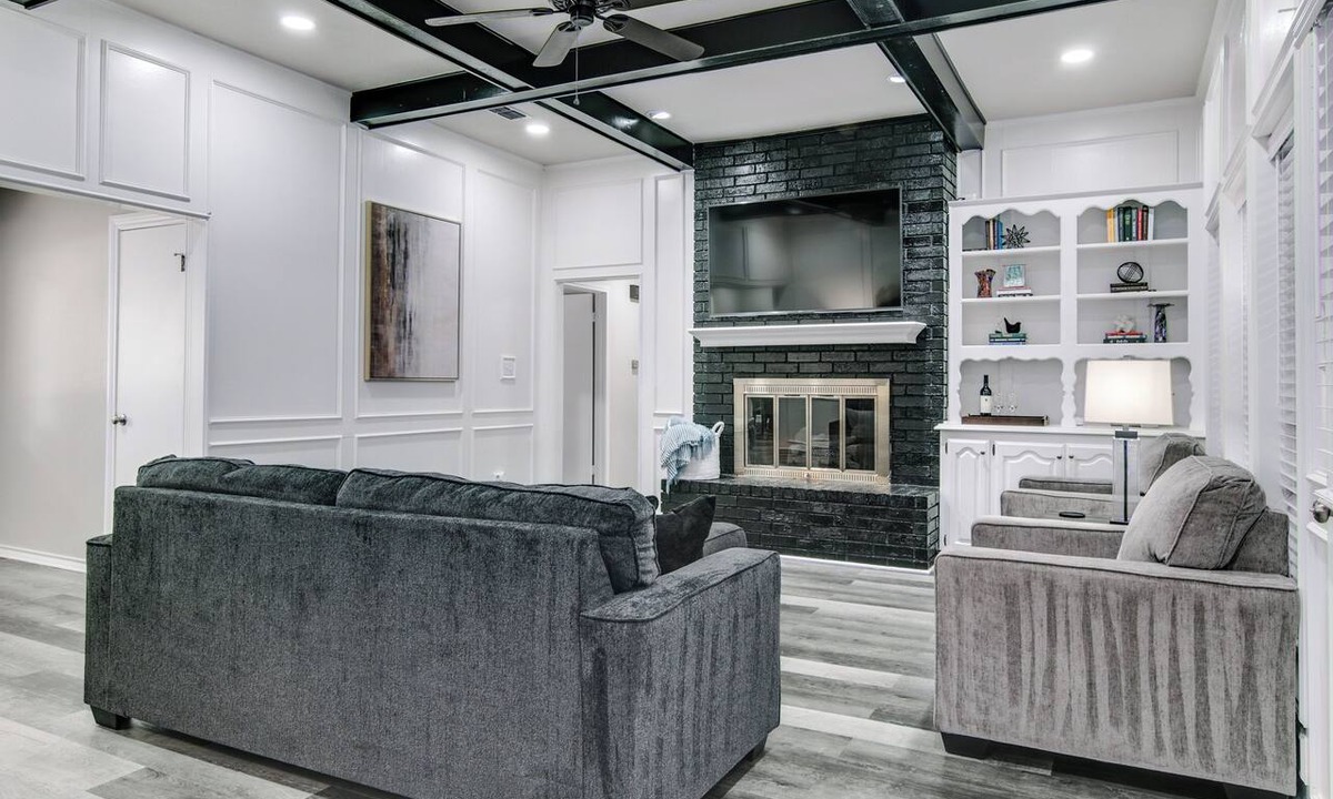 Texarkana House | 3 Bedroom home with plenty of space for 10 close to shopping and restaurants