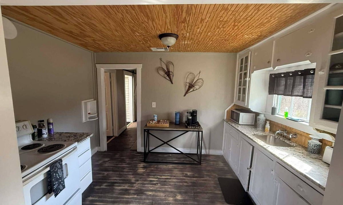Wills Point Cabin | 3-bedroom house in the heart of catfish capital.