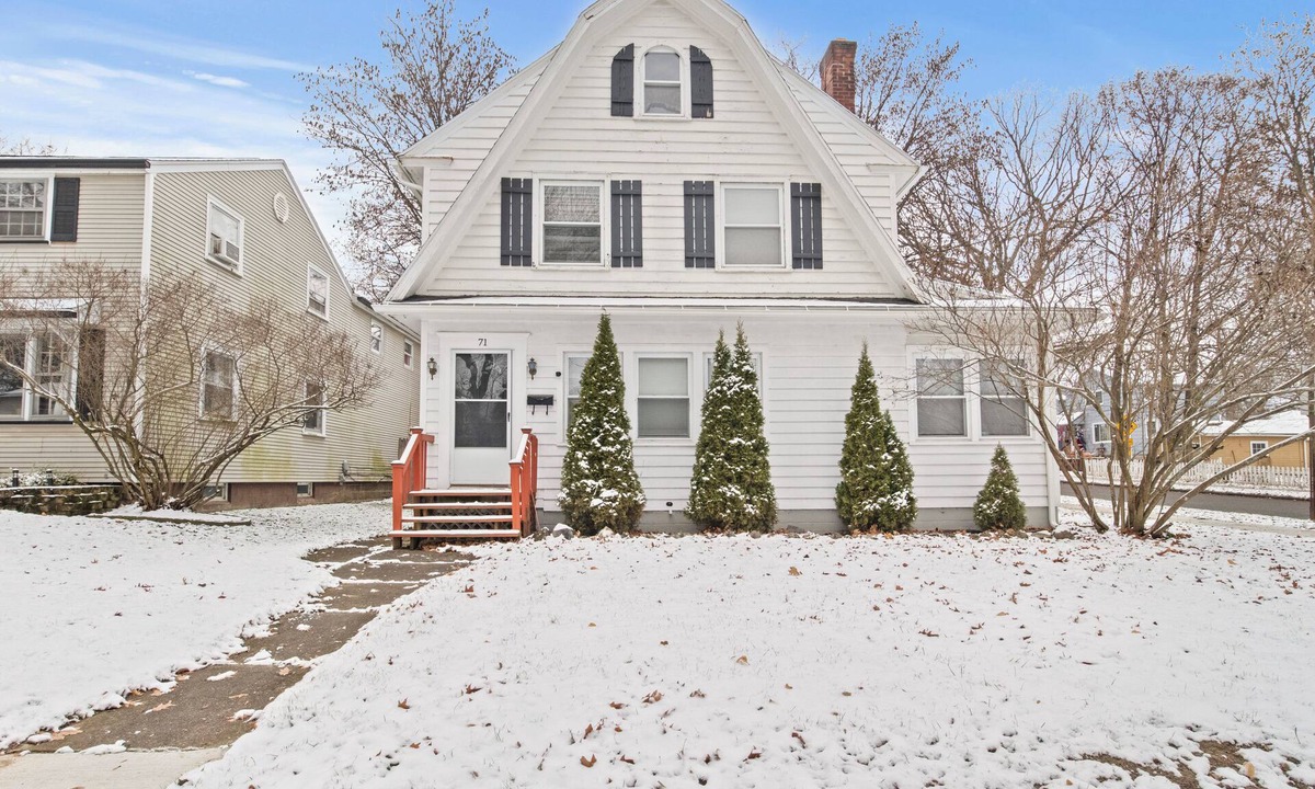 Charlotte House | 3-Bedroom Private Home with Game Room, Fully Fenced, Near Lake Ontario Shoreline