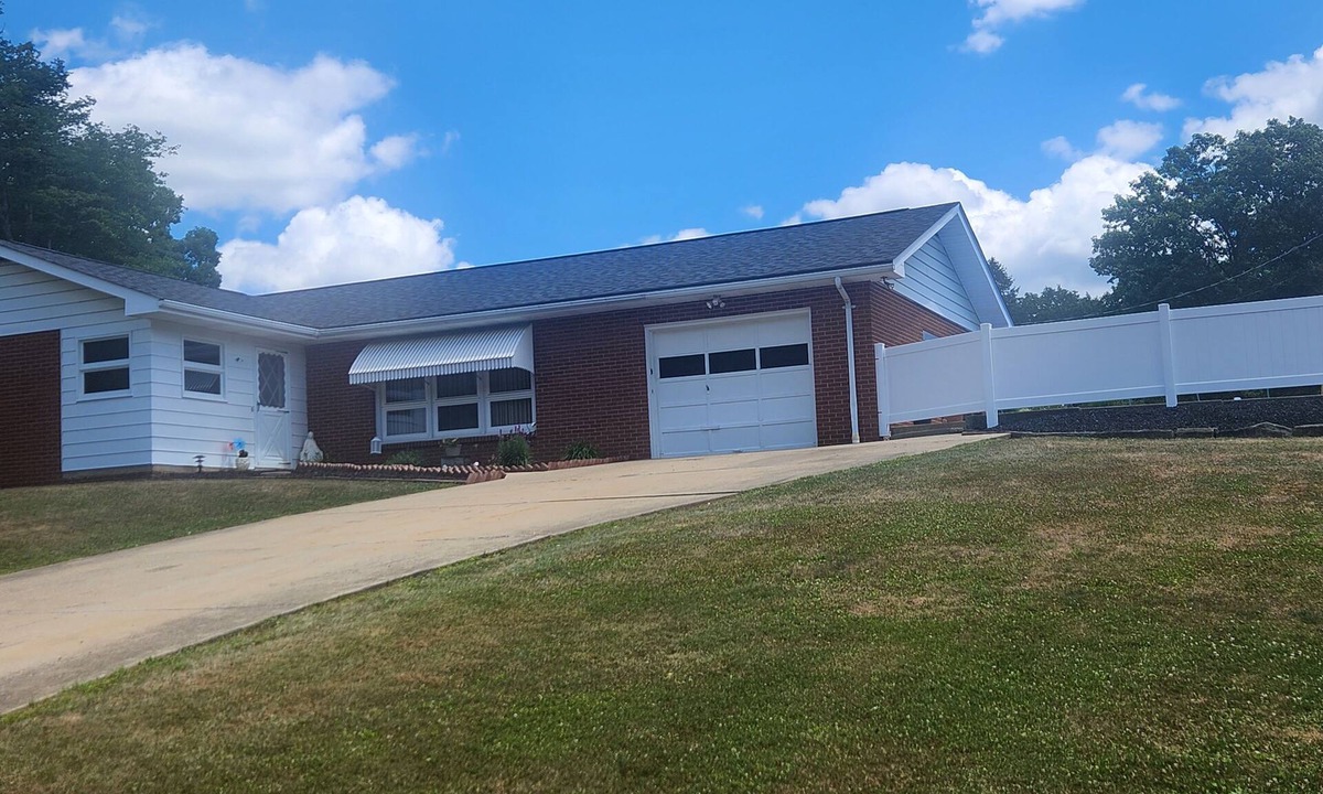 Punxsutawney House | 3 BR house in Punxsutawney. 1 mile from Gobblers knob,one mile from downtown