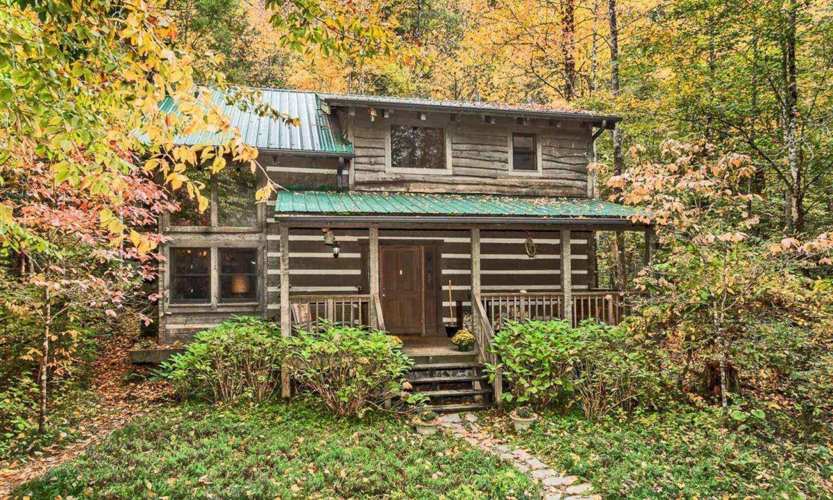 Walland Cabin | 3 Brothers Rustic Sabbatical Creekside Cabin