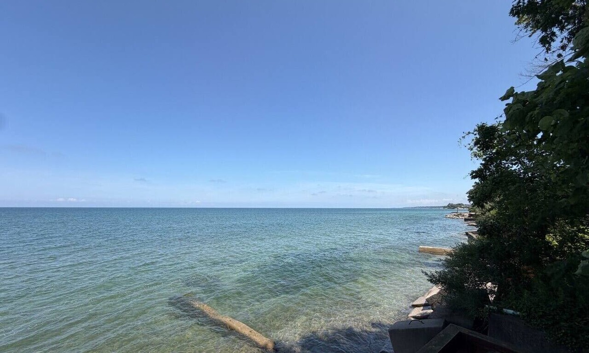Geneva-on-the-Lake House | 3 Cottages on Strip, Lakefront, AC, Fire pit,