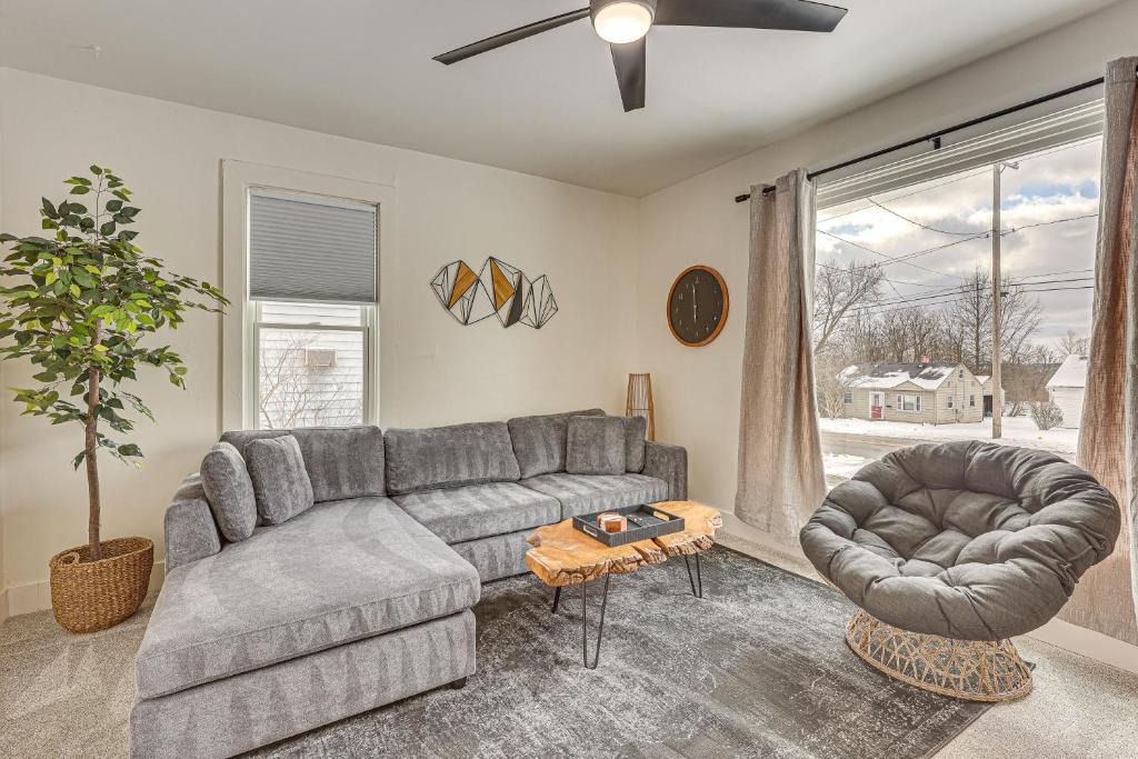 Youngstown Apartment | 3 Mi to Downtown Youngstown: Updated Apartment