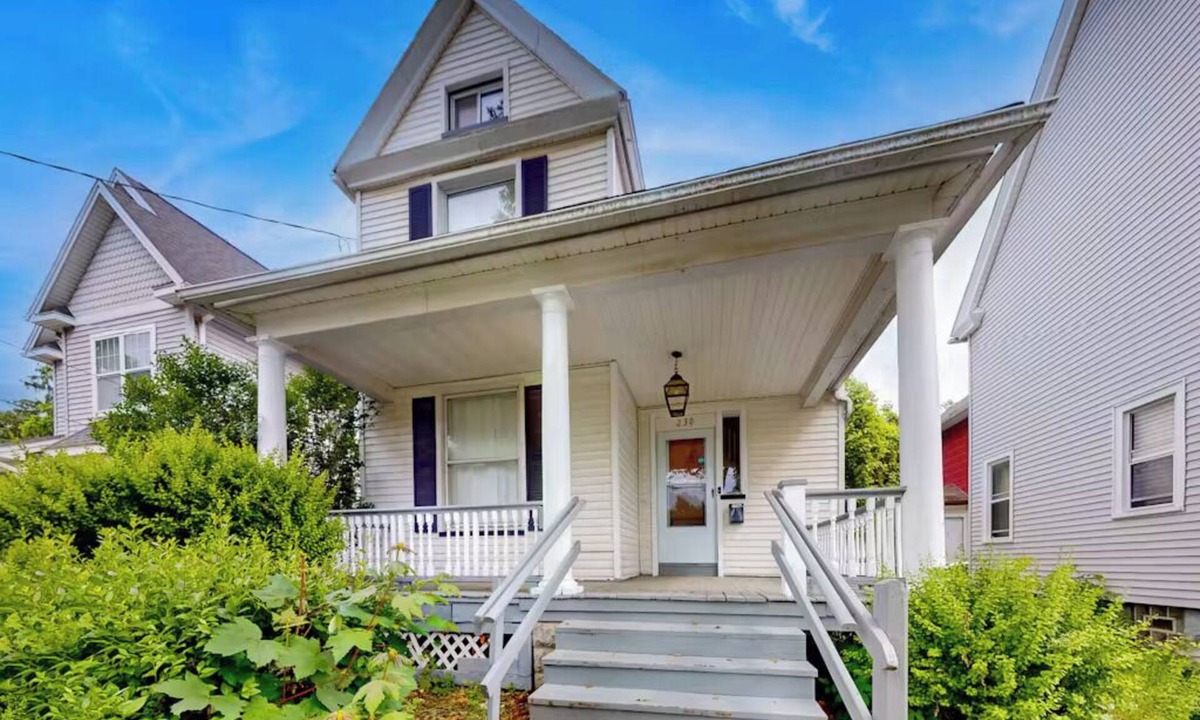 Downtown Rochester House | 3 Miles from Airport, this 4 BR home offers retreat for a group of 8 guests