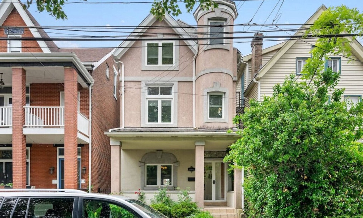 Shadyside House | 3 Story home w/10 beds & Free off-street parking