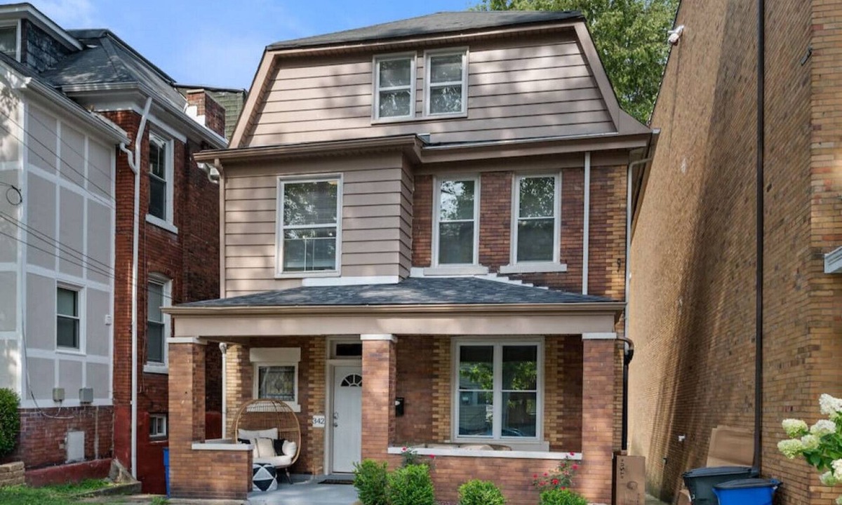 North Oakland House | 3 Story home w/11 beds! | Close to Pitt & CMU!