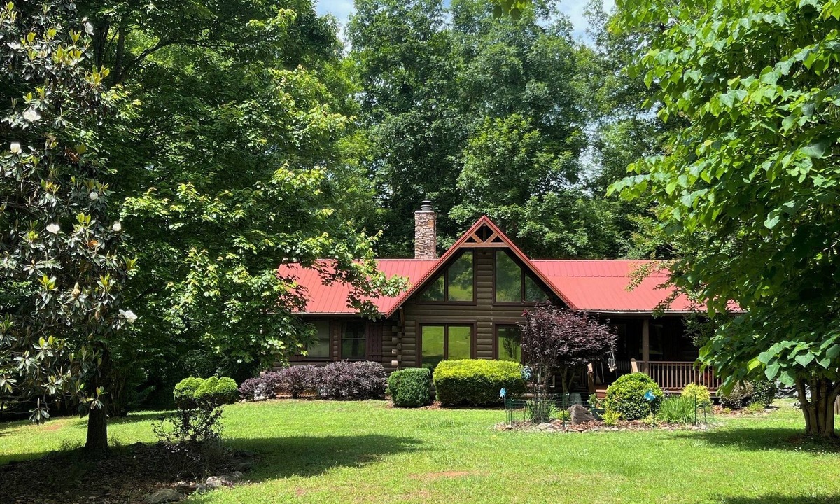 Rutherfordton Cabin | 4 bed, 3 bath sleeps 10. River front, 3 miles from TIEC