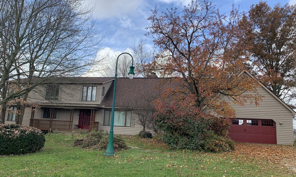 Granville House | 4-bedroom home on farm 5-minutes to Denison/Granville