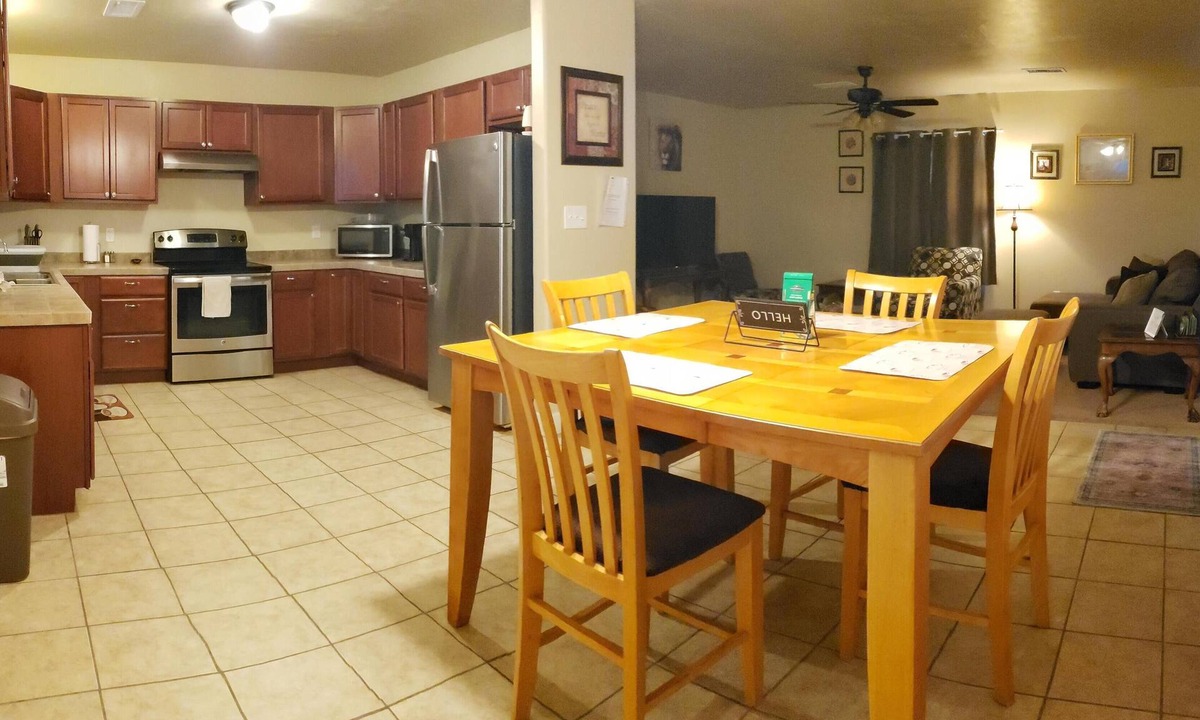 Roswell House | 4 blocks from New Mexico Military Institute and Main Street