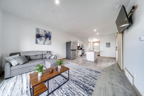 Erie House | 4 Mi to Lake Erie: Condo in Golf Community