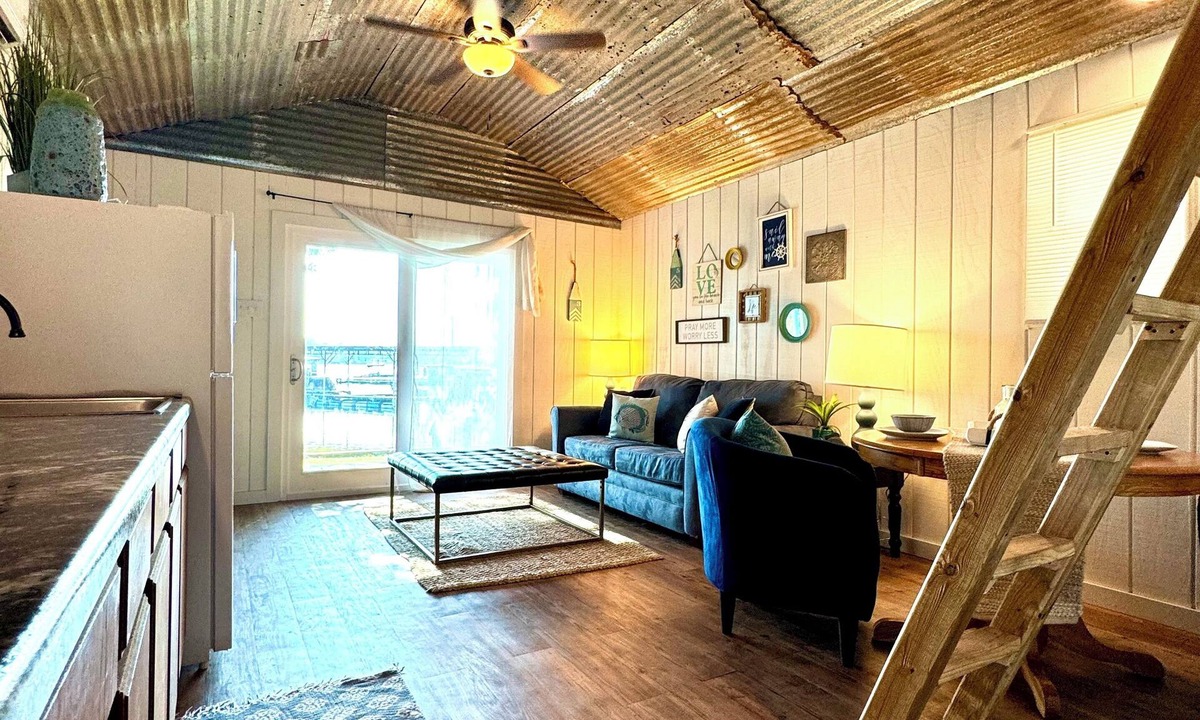 Quinlan Cabin | #49 Cozy Lake Front Cabin w/AC, WiFi & Breathtaking Views! Marina w/Free Fishing
