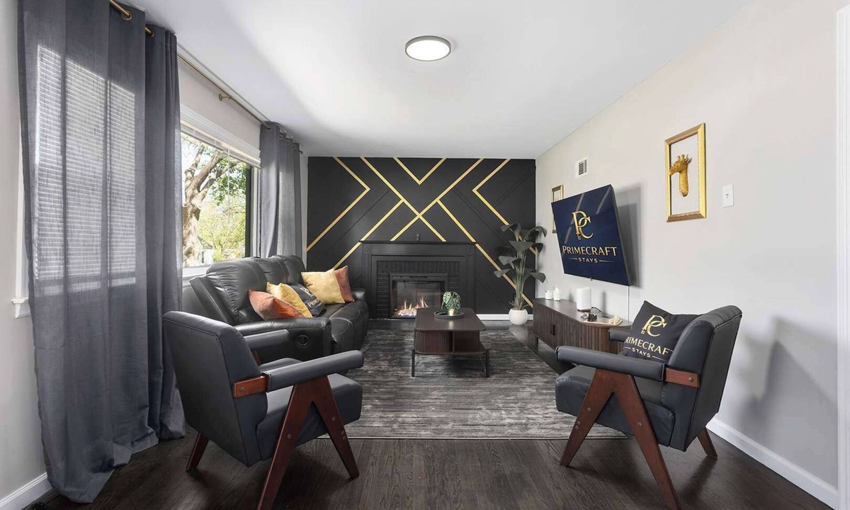 Independence House | 4BR | Sleeps 8 | Deck | 10 Min to Arrowhead