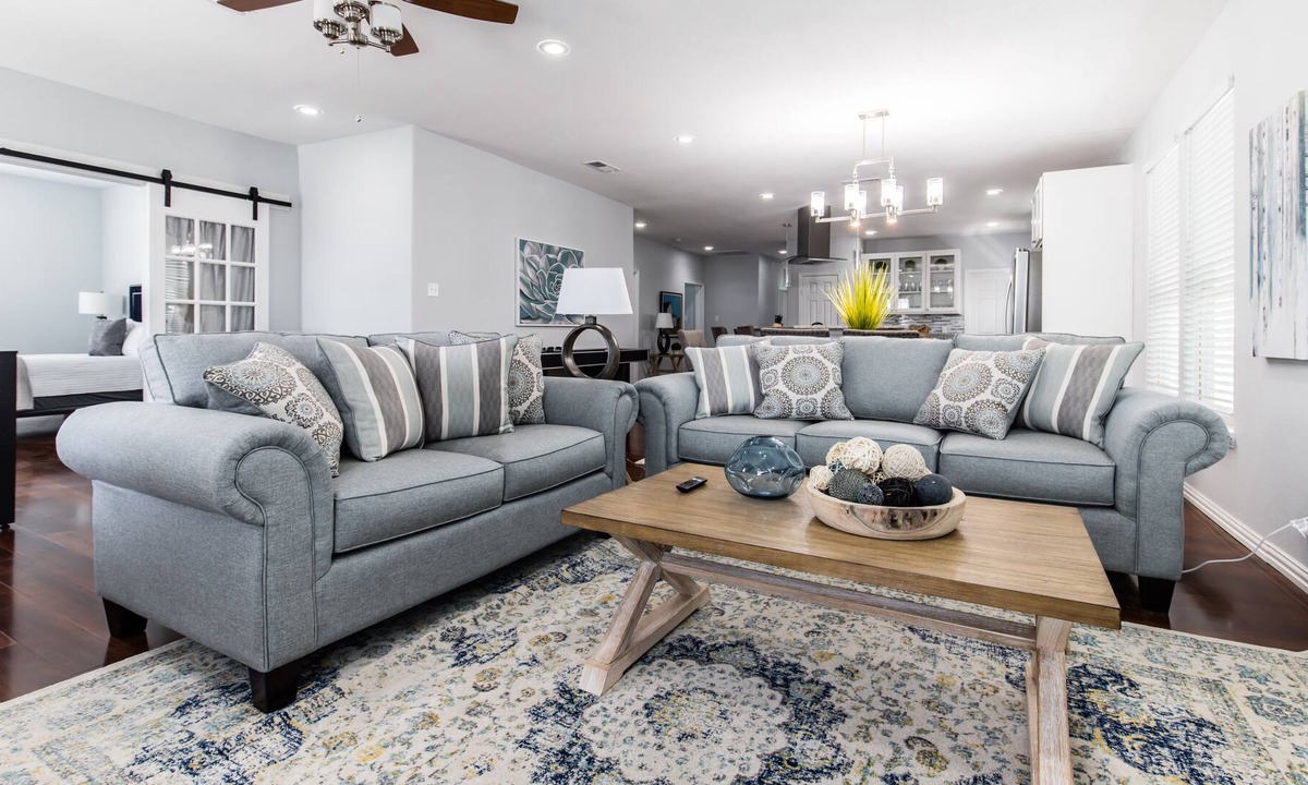 Kessler House | 5 Bedroom Home - Walk to restaurants and shops!