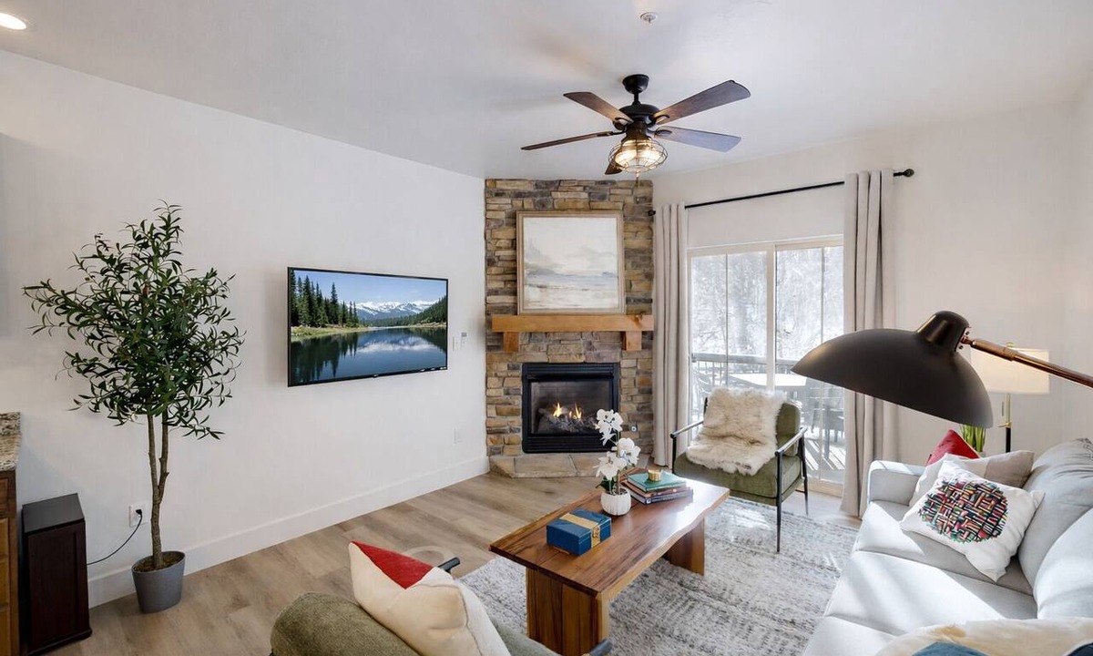 Bear Hollow Village Condo | 5569 Gold Medal Getaway Cozy Mountain Escape with Hot Tub