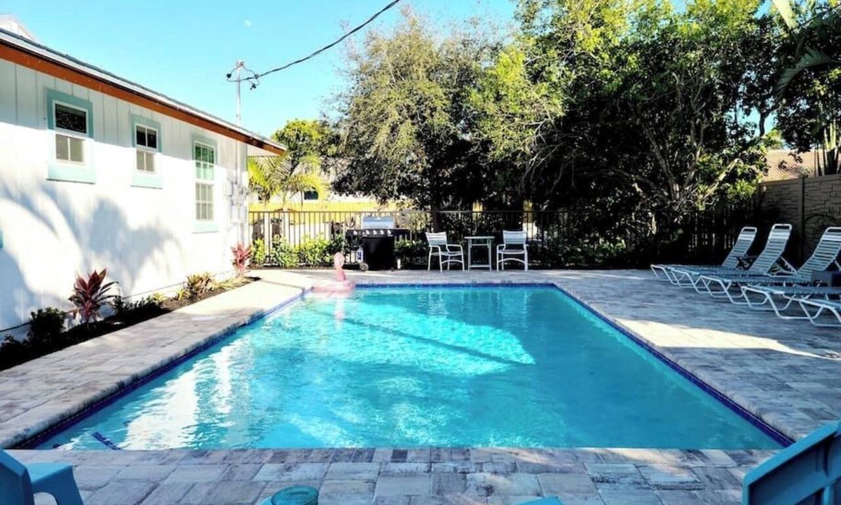 Naples Park Cottage | 562 Beachy Keen Cottage| New Pool | Mins 2 Beaches