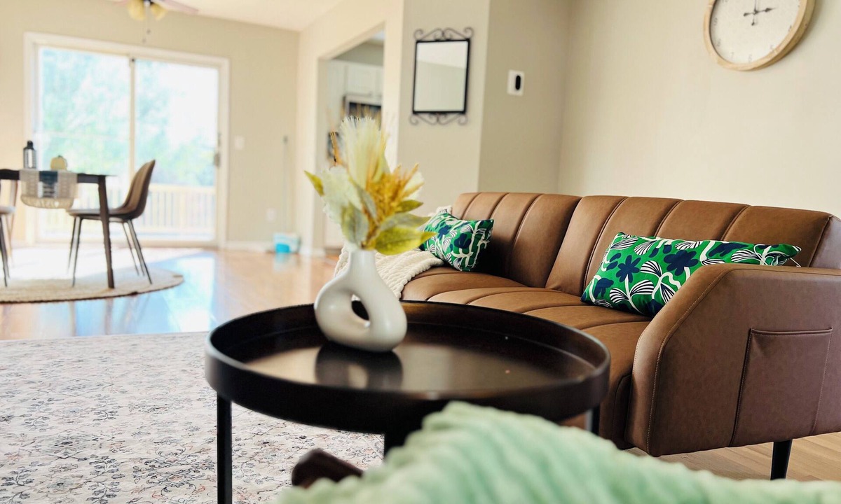 Lewis Center House | 5Bedroom vacation home in prime location w/NETFLIX, king bed, workspace & patio
