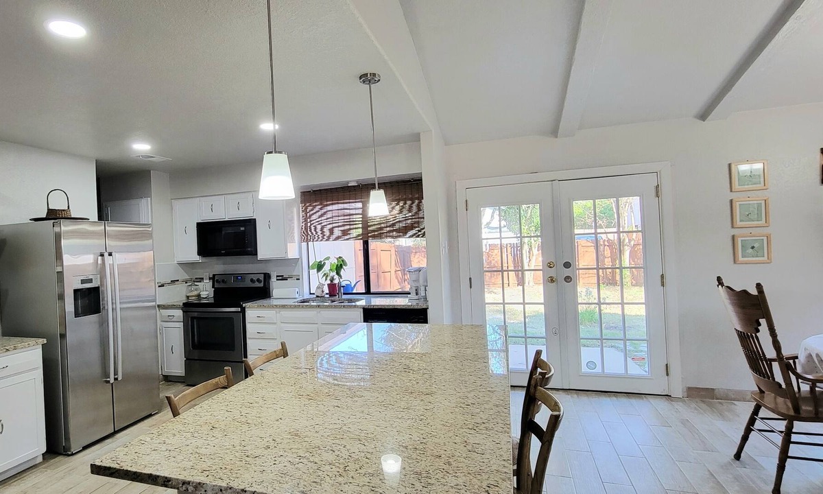 Garland House | 6 guest and pets. Next to Plano, Richardson and UTD