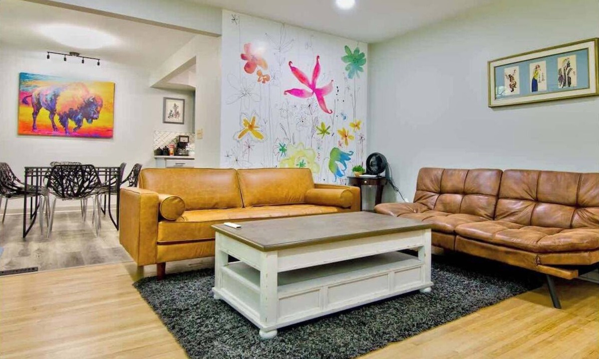 Eggertsville House | 69 Springville Ave · Spacious home near Niagara Falls, Buffalo and UB