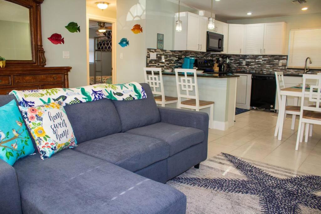 Naples Park Apartment | 697 NEAR BEACH, FENCED DOGGIE Area, COZY BEACH HOME, LARGE DRIVEWAY