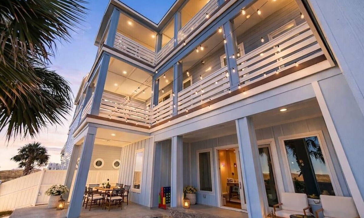 Port Aransas House | 6BR Padre Island Area Beach House w/Private Pool, Sleeps 12 – Corpus Christi, TX
