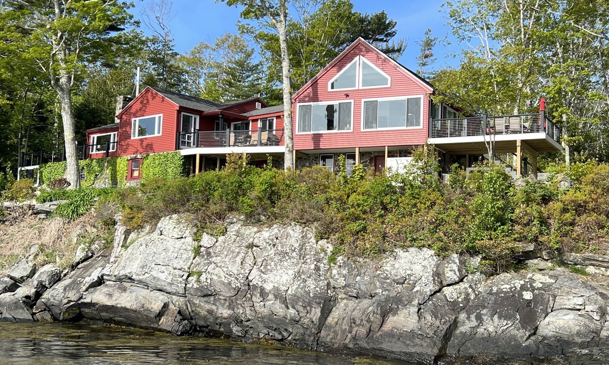 Sebascodegan Island House | 700' OCEANFRONT RETREAT, FIRE PIT, 10 ACRES, 6 BR, 8 KAYAKS, 2 PDL BRDS,