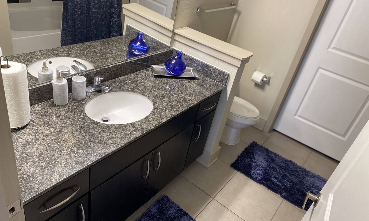 Dallas Design District Apartment | 8 MIN WALK TO MAVS/STARS GAME! Victory Park family home!